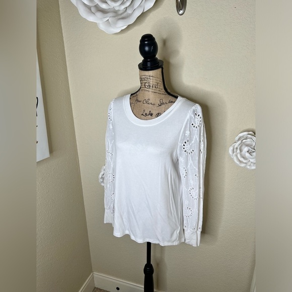 NTM: Entro Solid White Floral Eyelet Long Sleeve Top in Size Small - Picture 5 of 16